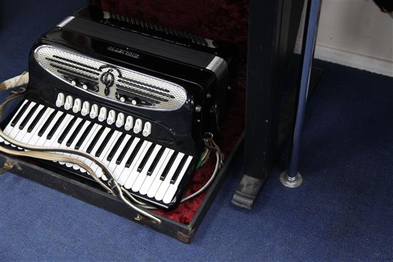 A cased Giulietti Classic 127 accordion, 21.5in.